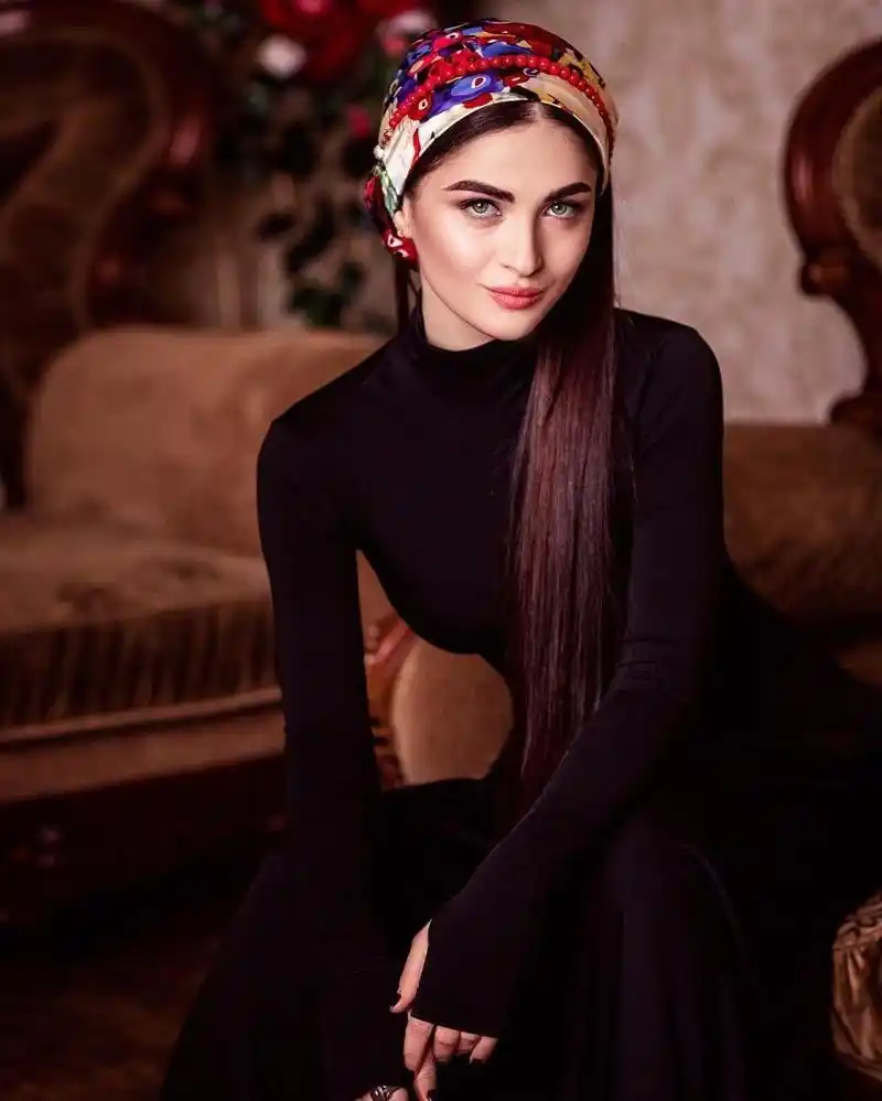 今日佳人:温婉恬静的高加索美女