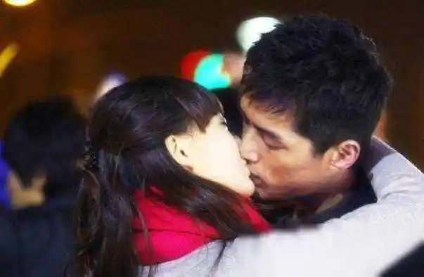 唐嫣胡歌14年友情深突击探班穿情侣装罗晋竟能忍