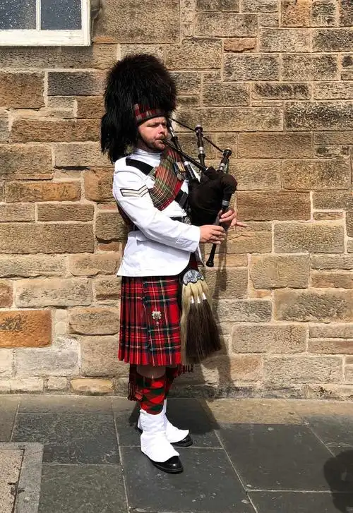 英国行(三)苏格兰爱丁堡有独特的文化,裙子,风笛,围巾,这有许多艺人