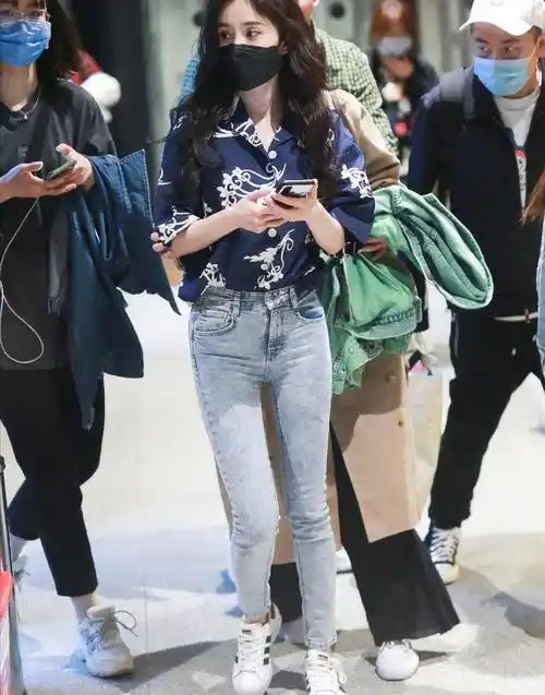 原创杨幂机场秀穿搭回顾每一套都有不一样的美难怪被网友夸赞