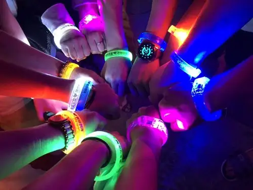 蹦迪夜跑酒吧演唱会应援led夜光光圈发光手腕荧光棒