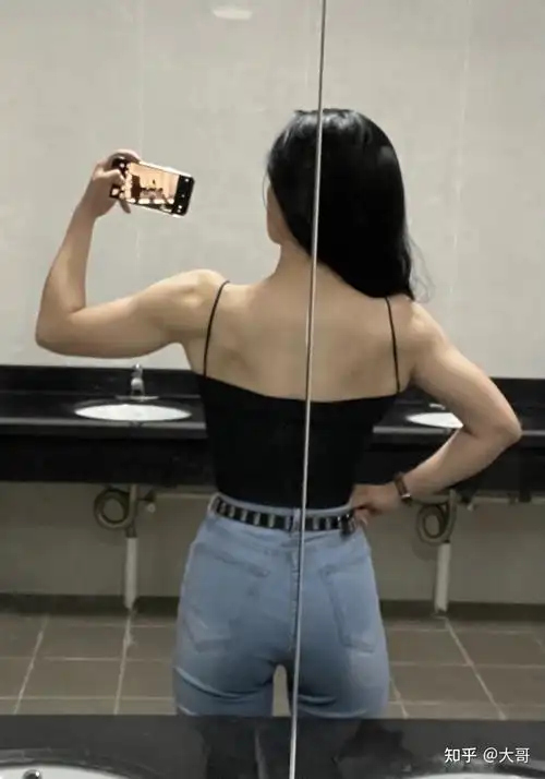 女生美背的标准是什么?