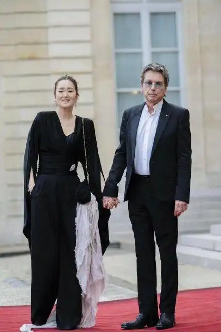 巩俐与老公让·米歇尔出席法国国宴 中法60周年庆典