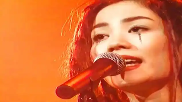 王菲一早去厕所倒夜壶的照片而写了这首歌,至今已成为经典!