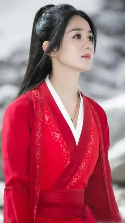 《有翡》赵丽颖红衣造型一出场,谢允都看呆了,不愧是帮阿翡选的_网易