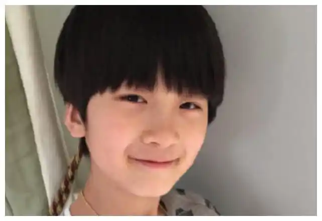 说起来娱乐圈精致的星二代,很多人都会在第一时间想起来张悦轩,他给人