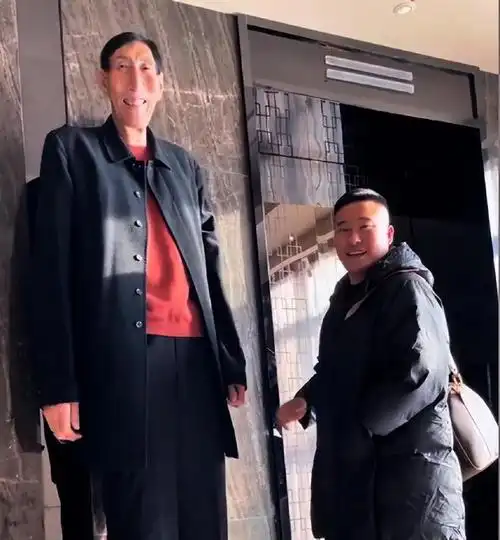 中国第一巨人鲍喜顺现状如何?