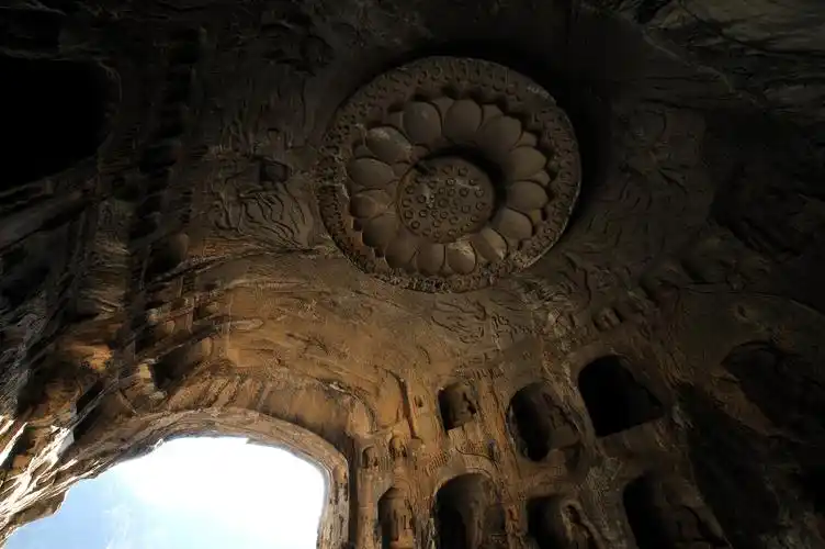 龙门文化之旅莲花洞