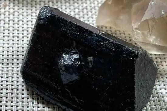 黑色的石头都有什么品种