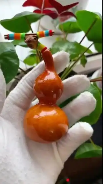 盘玩很久的一个葫芦,这样的色泽算不算是已经包浆玉化了呢