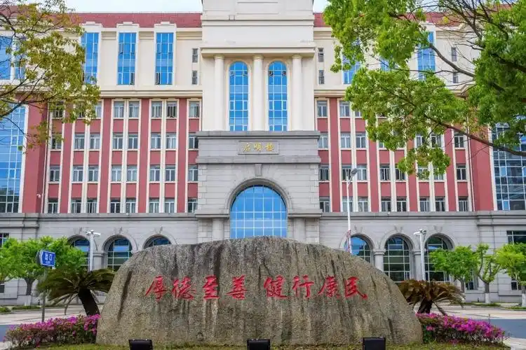 致6万 位朋友们的一封信_上海健康医学院_零二七艺考