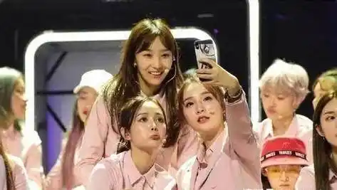 比杨超越出道更可怕的是《创造101》总决赛的蹭热度宣传大杂烩!