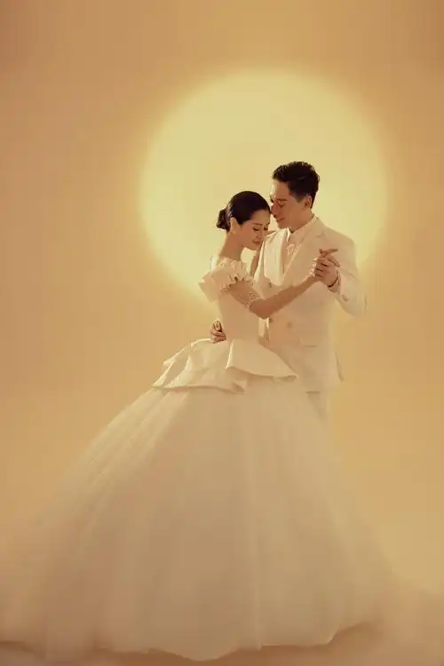 安迪修图的婚纱摄影作品《浪漫 光影日落灯》