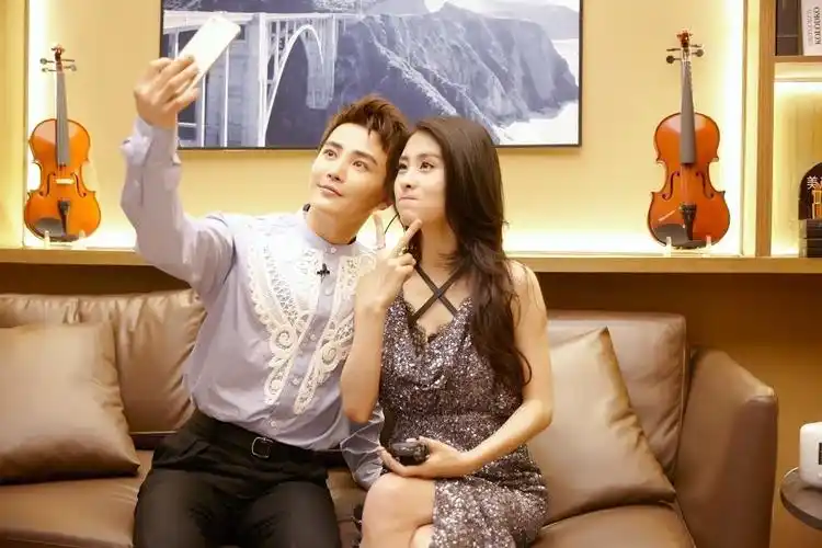 孙坚曝全新写真 为好友张碧晨温暖护航