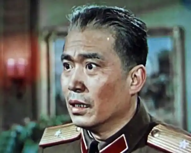 《抓壮丁》"王保长"陈戈,50岁脑血栓瘫痪,卧床15年去世?