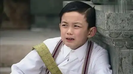 娘妻:秋菊离开高家了,最伤心的是小耀宗少爷(吴磊),坐在地上痛苦!