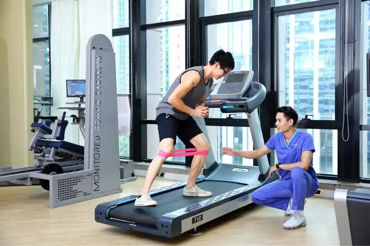 康复治疗师运动康复目前在一家高端康复机构工作在三甲医院呆过在广东