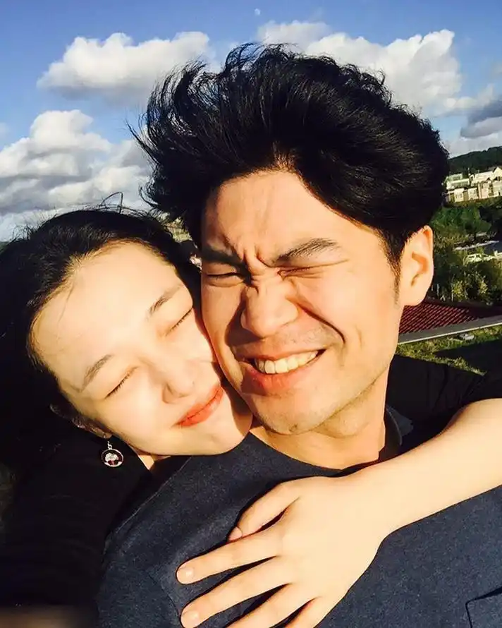 而此前,雪莉个人sns账号取消了对包括男友崔子在内的80多人的关注