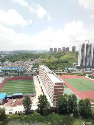 (出售) 金阳 世纪城学校旁边 学区房 面积有135平米 62万送车位