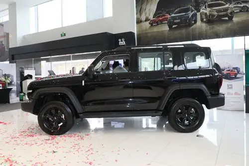 开辟时尚越野新品类,坦克300越野版17.58万元起售!