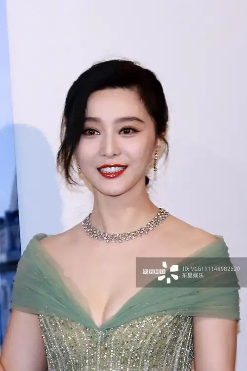 范冰冰georgeshobeika18春夏高定亮片刺绣一字肩透视裙高贵女神范