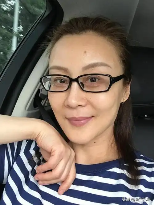 晒晒你们照片吧,本40岁?|素颜|淡妆|美颜|祈祷|相机_网易订阅