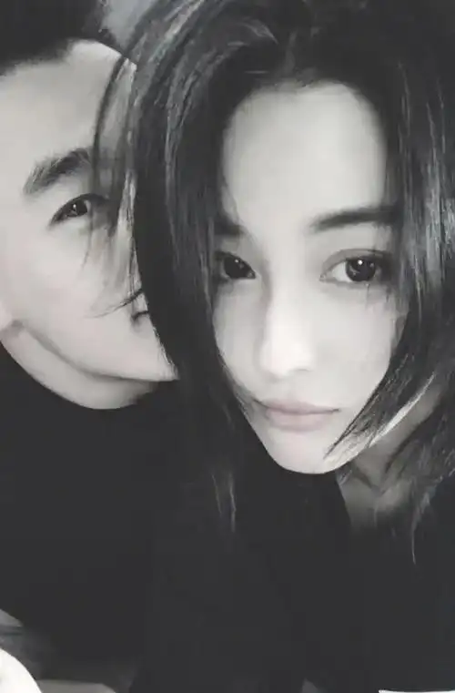 张馨予终于秀恩爱了!与何捷日常问答幼稚又甜蜜,果然是嫁给爱情