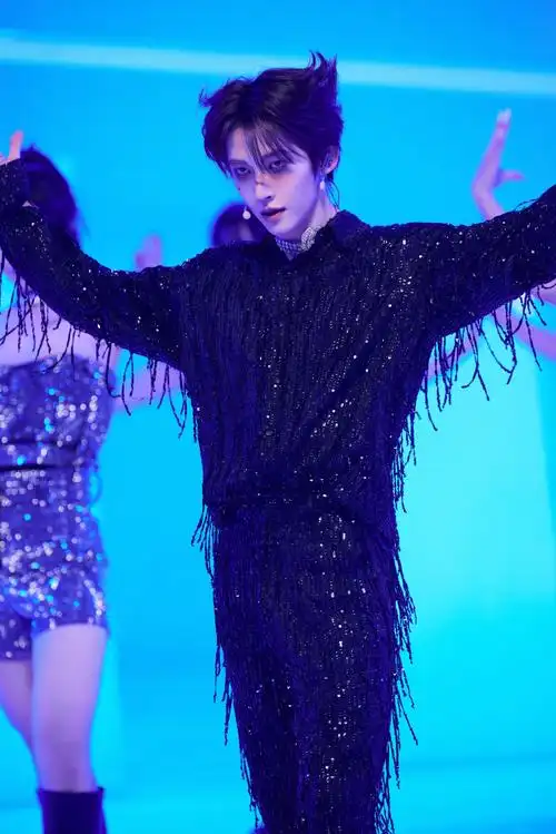 刘宇十方艺念年度专辑##刘宇猫耳发型