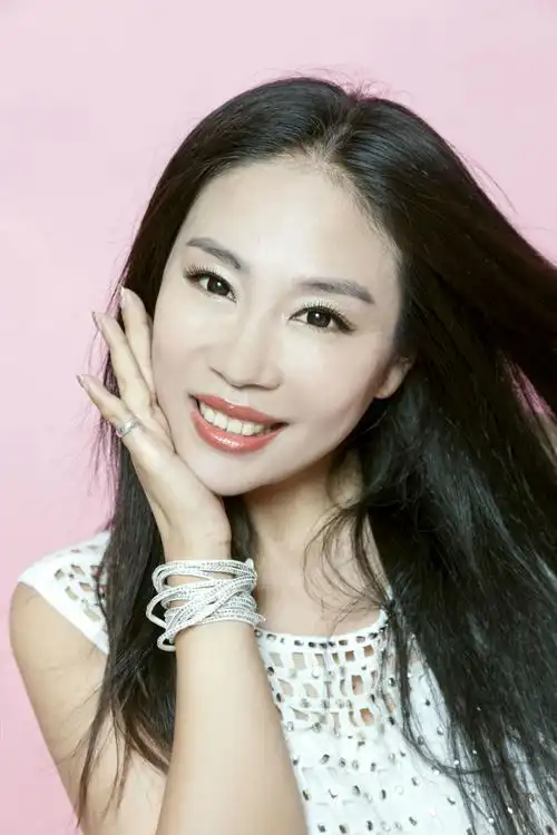 年在辽宁青年歌手大奖赛获得二等奖,2004年,门丽毕业于沈阳音乐学院