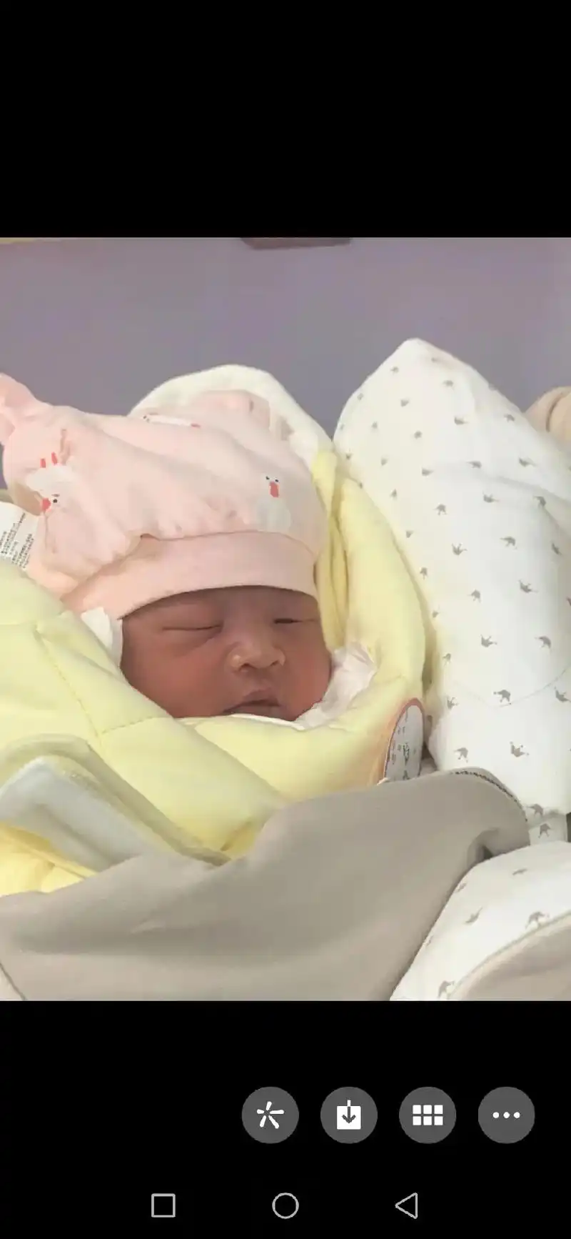 井刚出生的宝宝井母女平安,儿媳妇辛苦了,给我顺产一个5斤6两 - 抖音