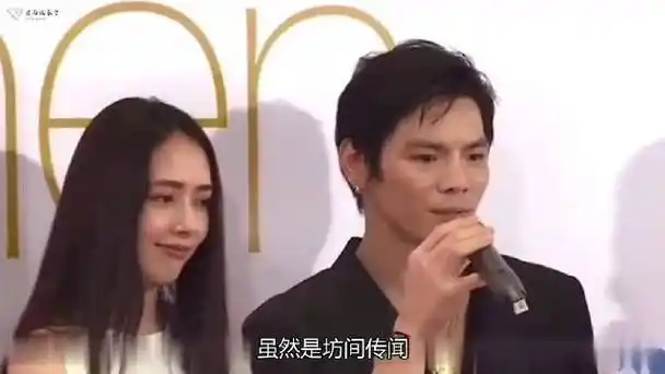 向佐与郭碧婷一同欣赏音乐会,沉浸在两人的甜蜜中