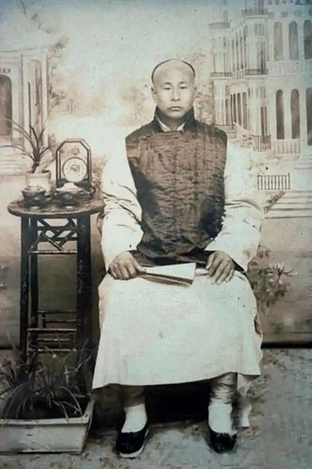 上世纪中国武术家照片:图3是清朝霍元甲,图9是李小龙和叶问