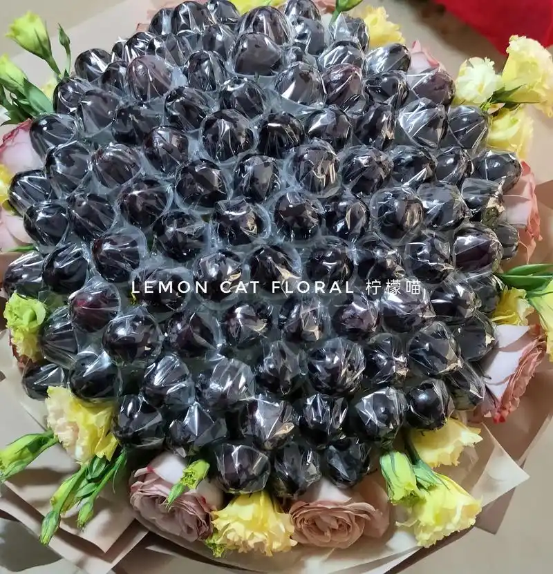 99颗车厘子混搭卡布奇诺玫瑰花束