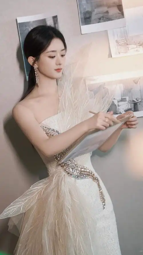 赵丽颖|壁纸    好漂亮的赵姐 清透优雅又很有气场!