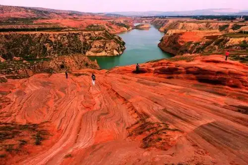 肆意踩踏屡禁不止,各种刻画伤痕累累,靖边丹霞地貌保护任重道远