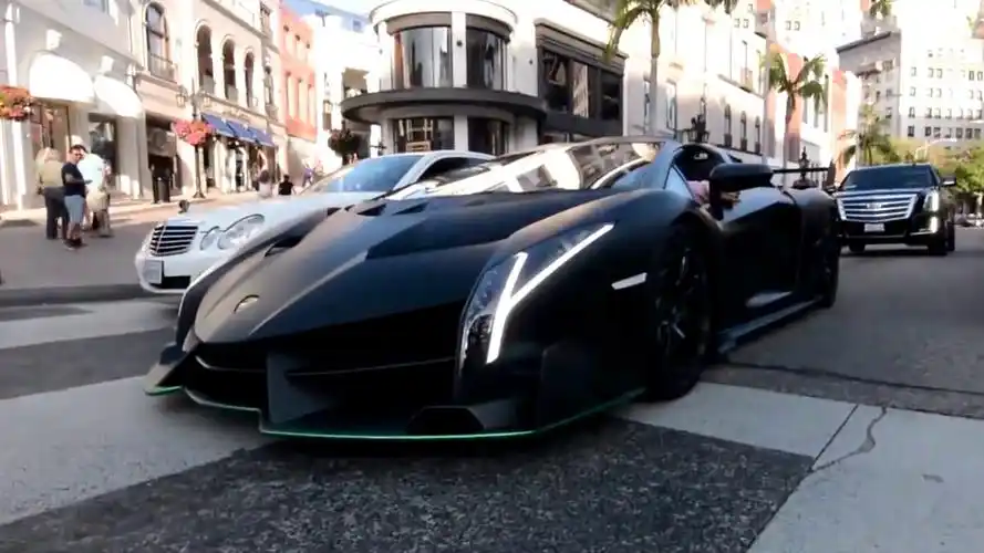 9000万的兰博基尼毒药启动v12引擎,全世界都安静了….