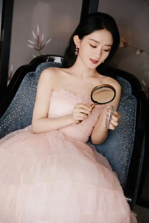 猜猜明天赵丽颖是什么样造型?#优雅大使赵丽颖