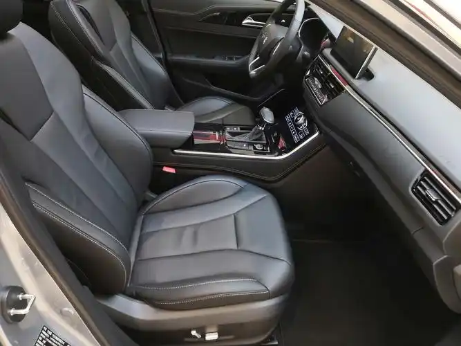 年轻运动,时尚大气,好开又实惠——红旗h5,14.98万起出售