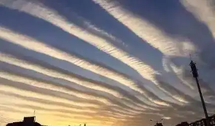 地震预兆地震云差点我就信了