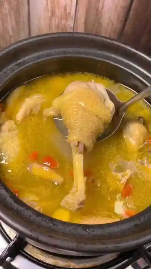 家庭版的煲鸡汤,简单好吃!