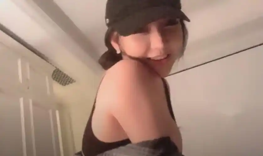 斗鱼女播音员苏恩醉酒直播露点,米娜露奶被封印 - pk技术网