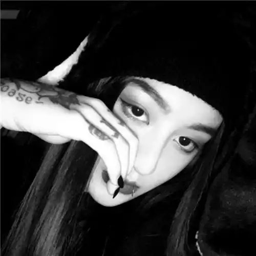 女生冷酷无情霸气黑白头像图片