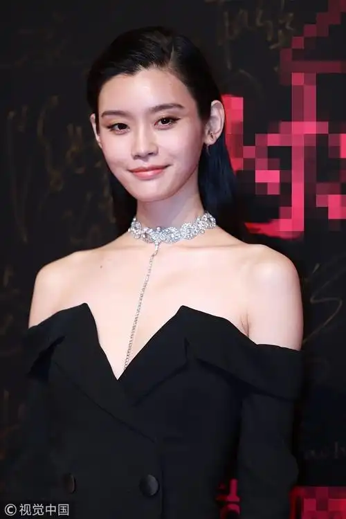 众女星红毯争艳 唐嫣杨幂同台比美佟丽娅仙气十足