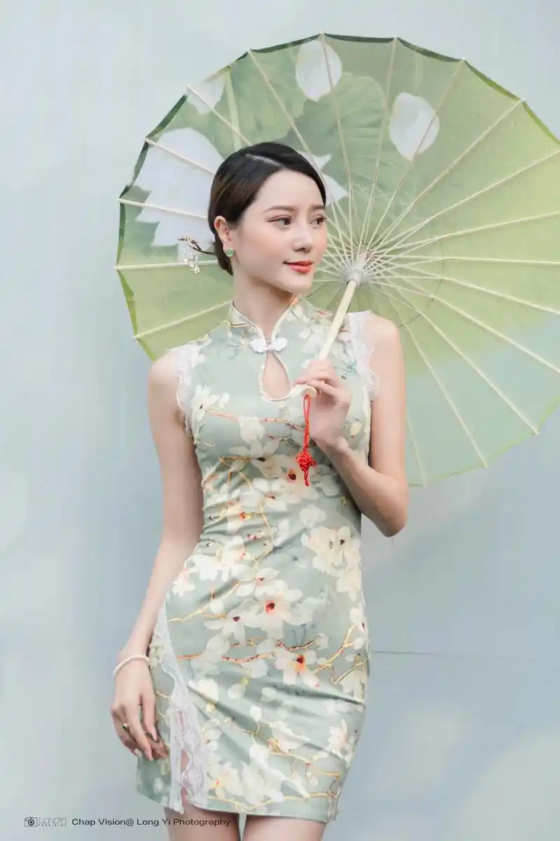 女生穿上旗袍,魅力无限.#图文 #旗袍 #摄影约拍 #国风古 - 抖音