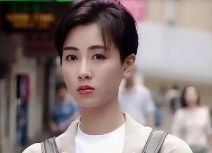 年轻时的袁洁莹有多美?傲娇护身,独一无二_角色_香港_开心