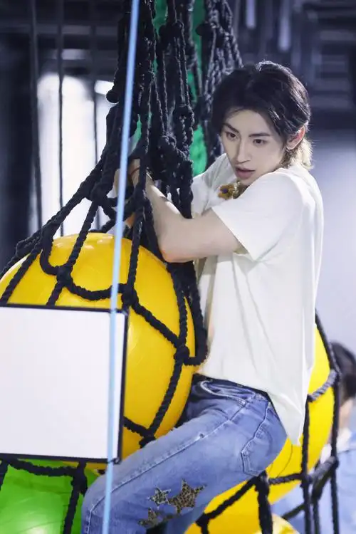 小鬼王琳凯超话#我们仨#超多游戏体验花絮照掉落!