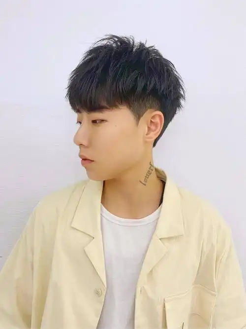 2020秋冬男生发型趋势激推日系潮人面包头跟着剪一秒就让女孩沦陷