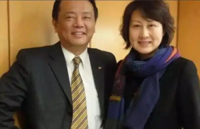 56岁张凯丽老公近照隐藏多年不愿公开发现原来是我们熟悉的他