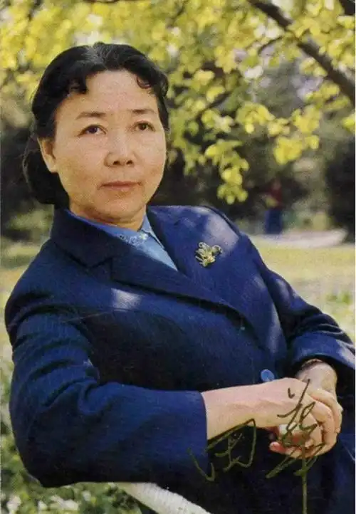 92岁白毛女饰演者田华一家四口患癌宁吃烂菜也不给药厂代言