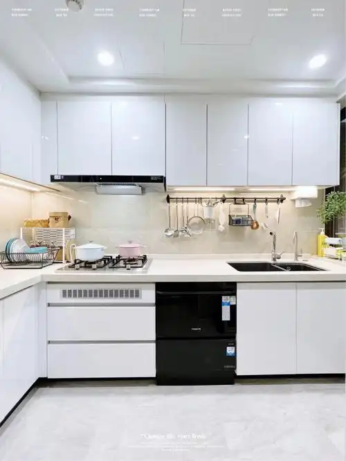 厨房装修洗碗机消毒柜上下叠放省一半空间